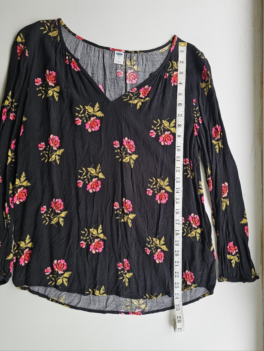 Old Navy Black Floral V-Neck Blouse with Pink Roses - Women's Size Medium - Picture 6 of 11